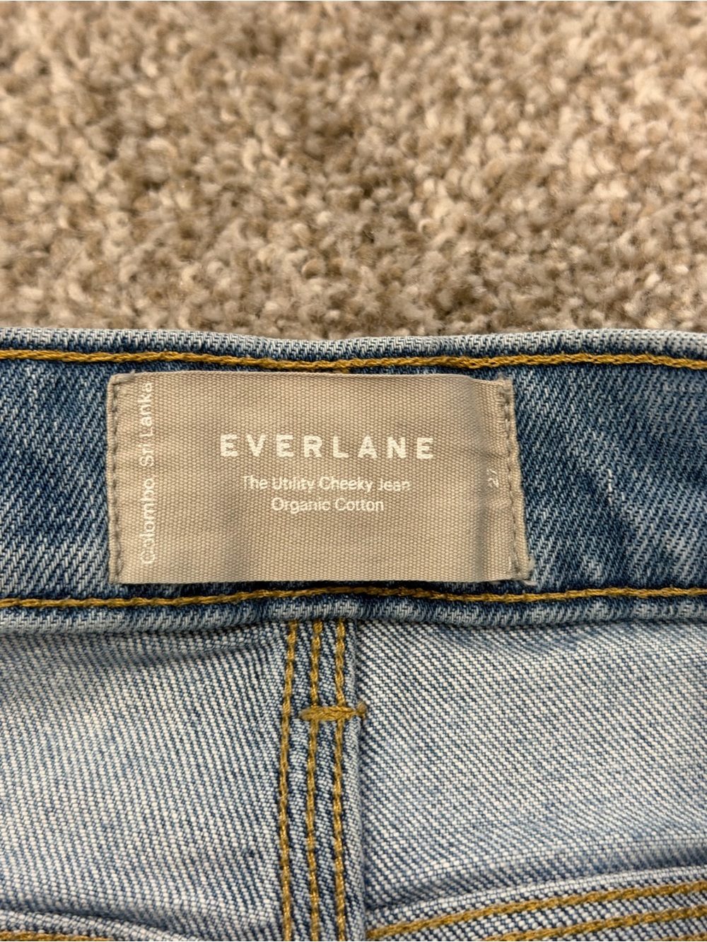 Everlane Utility Cheeky Jean The Original Cheeky Jean in Washed Blue - Picture 7 of 8